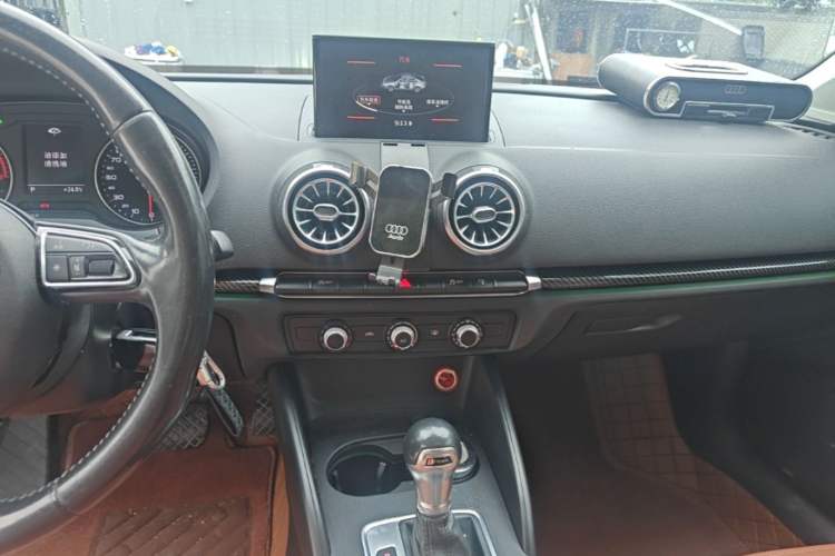 Used Audi A3 2016 Limousine 35 TFSI Prestige Edition Audio And AC Panel