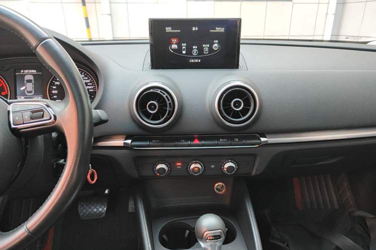 Used Audi A3 2016 Limousine 35 TFSI Prestige Edition Audio And AC Panel