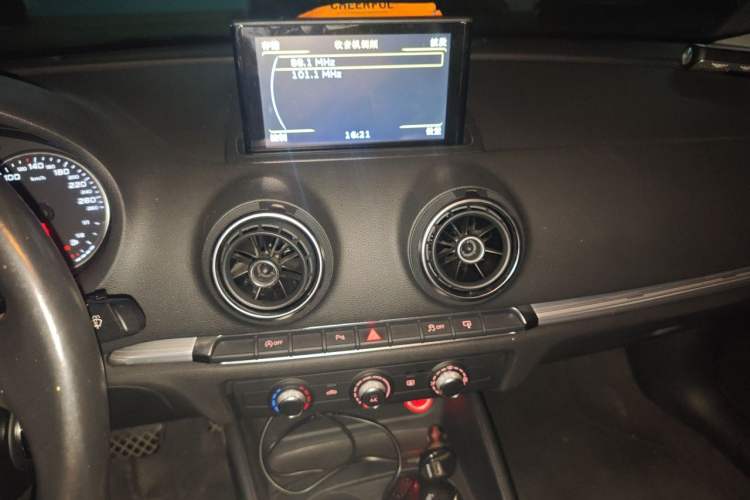 Used Audi A3 2016 Limousine 35 TFSI Prestige Edition Audio And AC Panel