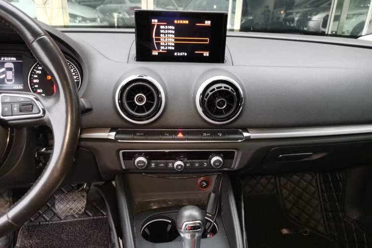 Used Audi A3 2016 Limousine 35 TFSI Style Edition Audio And AC Panel