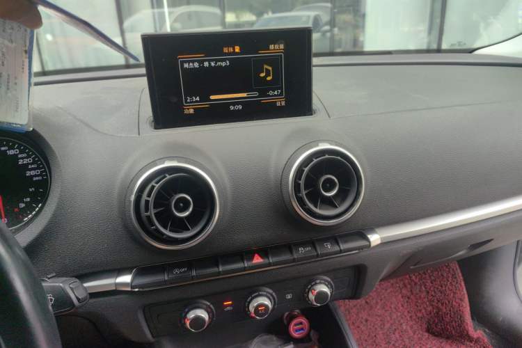 Used Audi A3 2016 Limousine 35 TFSI Ambition Edition Audio And AC Panel