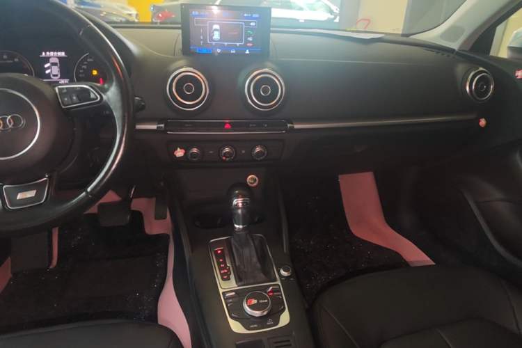 Used Audi A3 2016 Limousine 35 TFSI Ambition Edition Audio And AC Panel