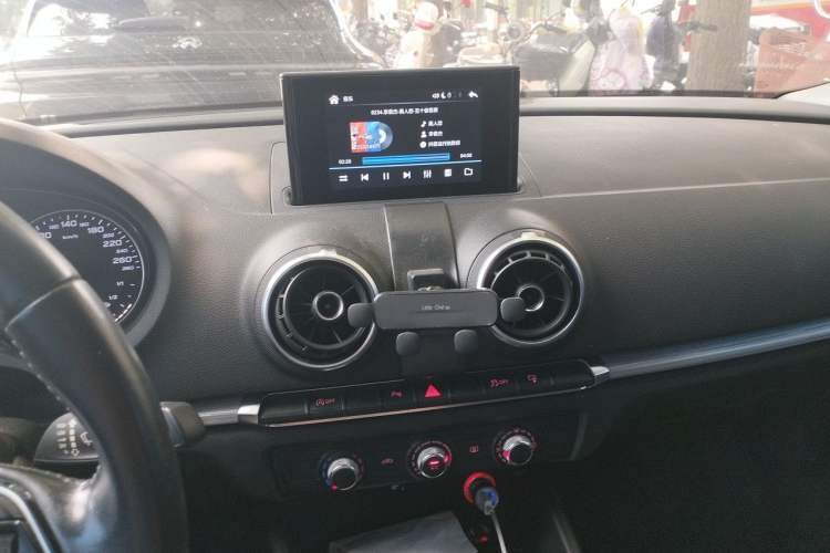 Used Audi A3 2016 Limousine 35 TFSI Prestige Edition Audio And AC Panel
