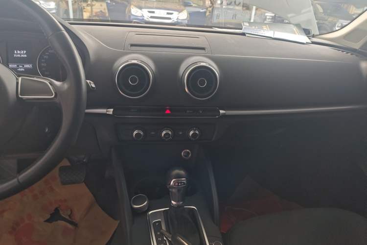 Used Audi A3 2016 Limousine 35 TFSI Ambition Edition Audio And AC Panel