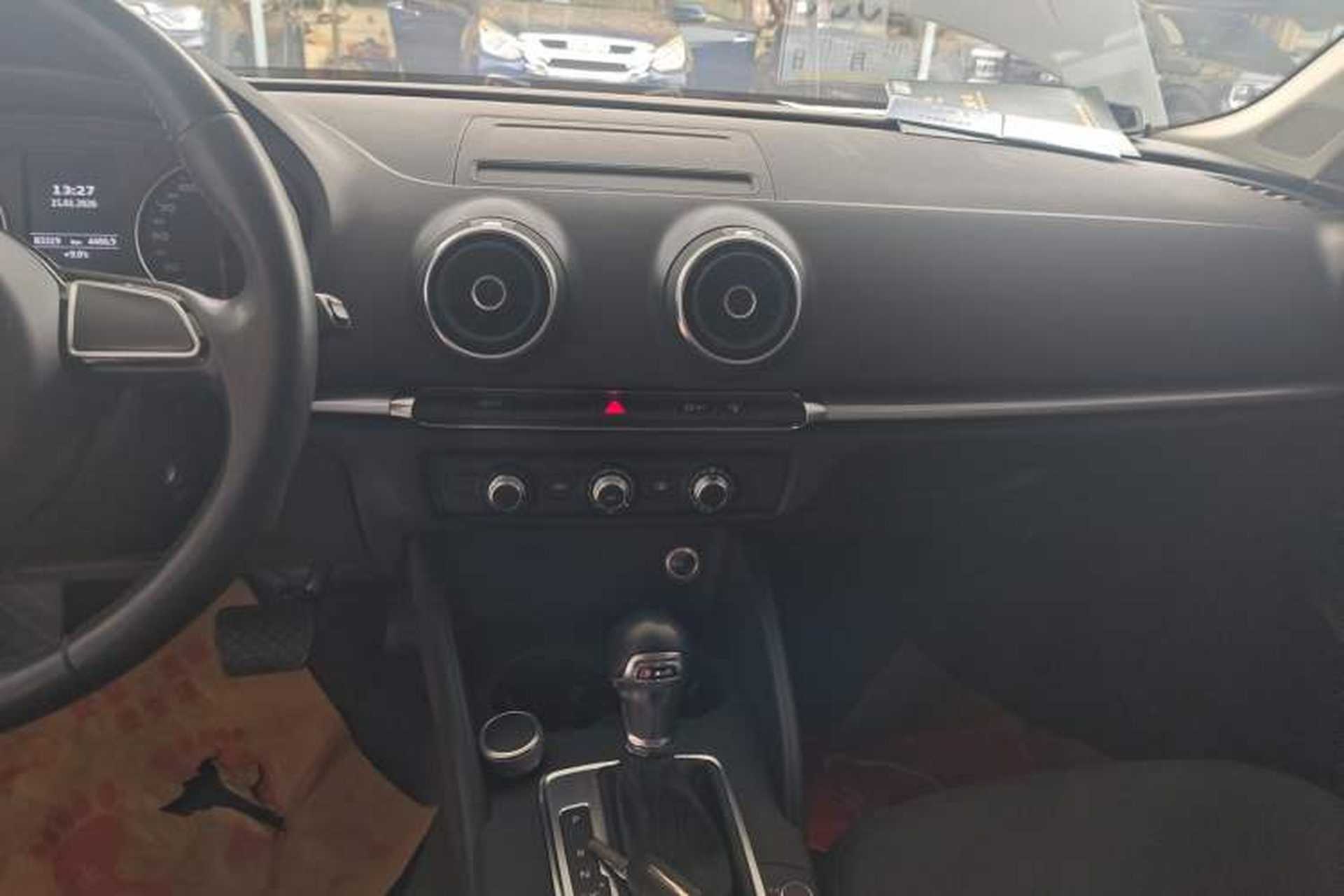 Used Audi A3 2016 Limousine 35 TFSI Ambition Edition Audio And AC Panel