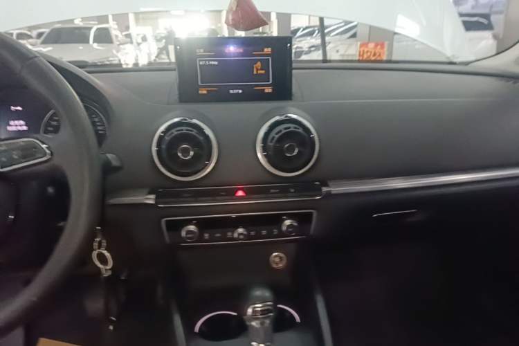 Used Audi A3 2016 Limousine 35 TFSI Style Edition Audio And AC Panel