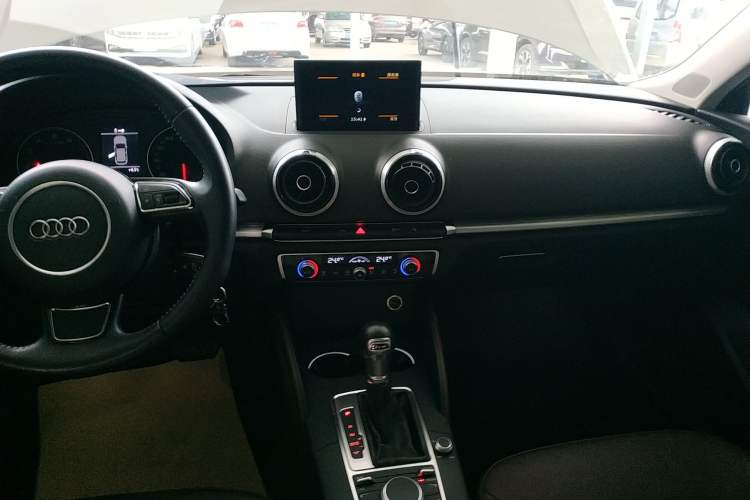 Used Audi A3 2016 Sportback 35 TFSI Style Edition Audio And AC Panel