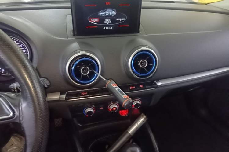 Used Audi A3 2016 Limousine 35 TFSI Ambition Edition Audio And AC Panel