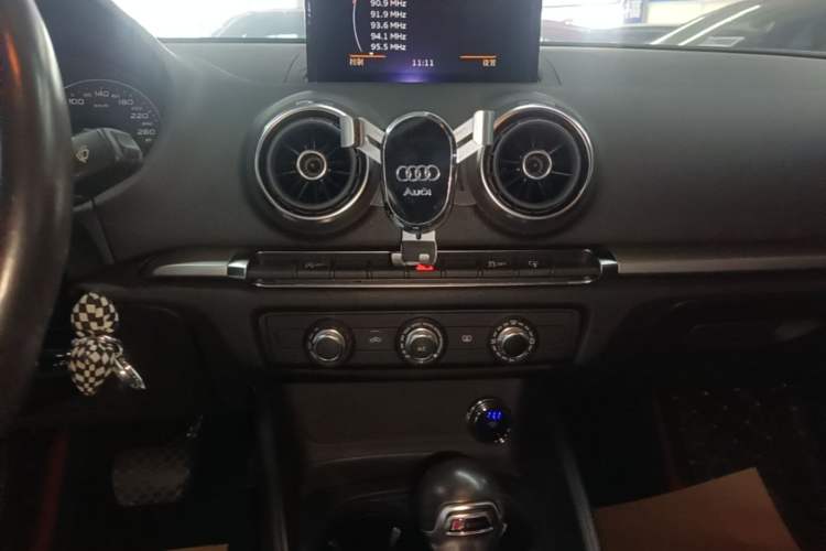 Used Audi A3 2016 Limousine 35 TFSI Ambition Edition Audio And AC Panel