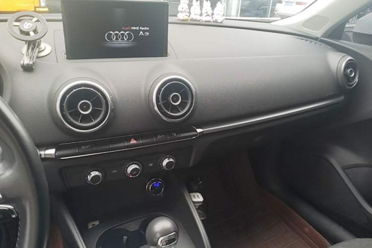 Used Audi A3 2016 Sportback 35 TFSI Ambition Edition Audio And AC Panel