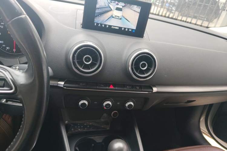 Used Audi A3 2016 Limousine 35 TFSI Prestige Edition Audio And AC Panel