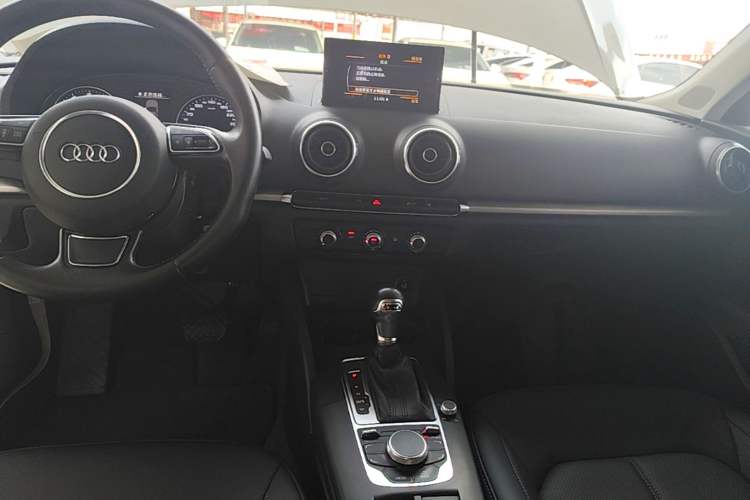 Used Audi A3 2016 Sportback 35 TFSI Ambition Audio And AC Panel