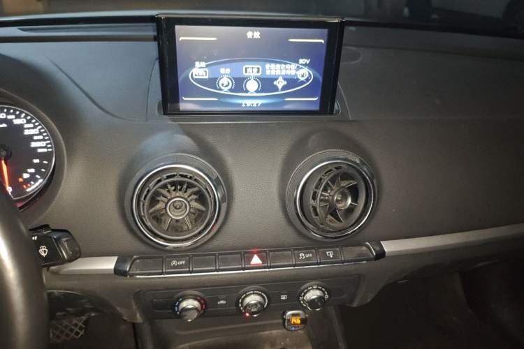 Used Audi A3 2016 Limousine 35 TFSI Ambition Edition Audio And AC Panel