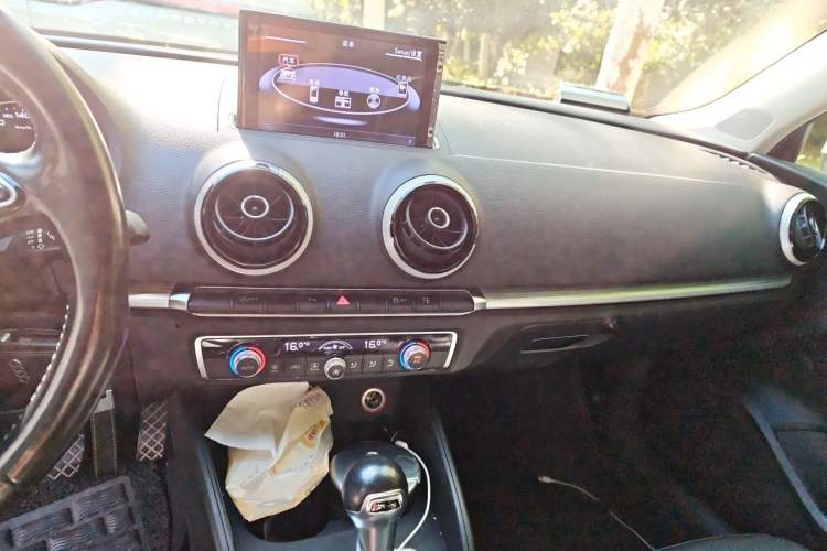 Used Audi A3 2016 Limousine 35 TFSI Style Edition Audio And AC Panel