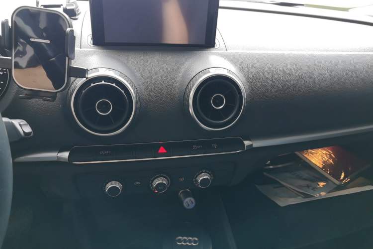 Used Audi A3 2016 Limousine 35 TFSI Ambition Edition Audio And AC Panel