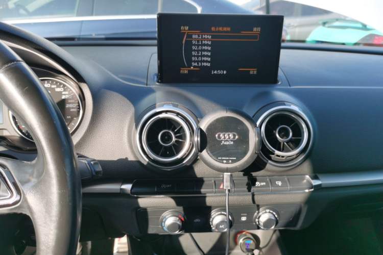 Used Audi A3 2016 Limousine 35 TFSI Ambition Edition Audio And AC Panel