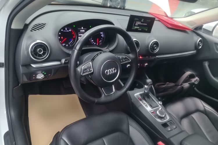 Used Audi A3 2016 Sportback 35 TFSI Ambition Center Console