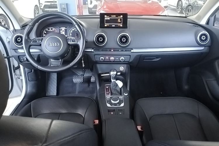 Used Audi A3 2016 Limousine 35 TFSI Prestige Edition Center Console