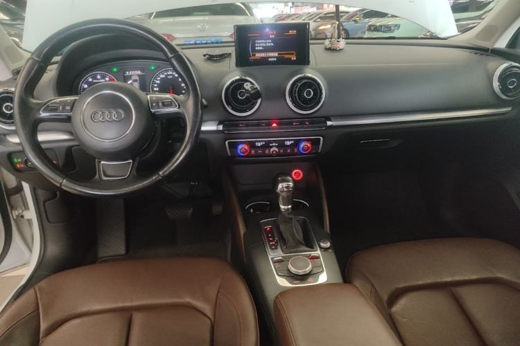Used Audi A3 2016 Limousine 35 TFSI Style Edition Center Console
