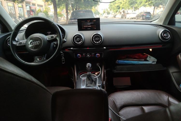 Used Audi A3 2016 Limousine 35 TFSI Style Edition Center Console