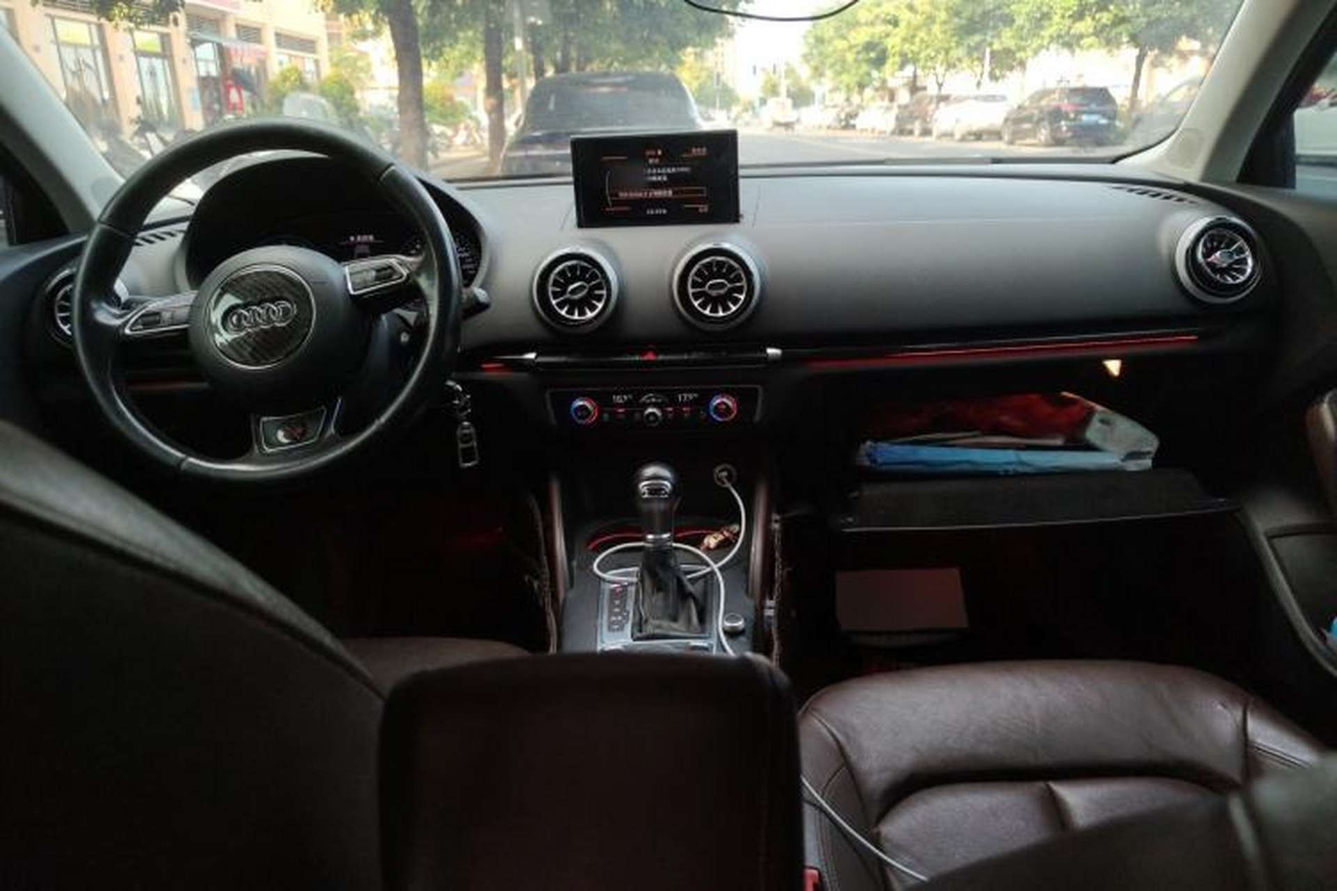 Used Audi A3 2016 Limousine 35 TFSI Style Edition Center Console