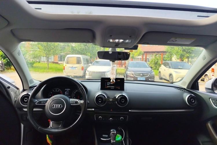 Used Audi A3 2016 Limousine 35 TFSI Style Edition Center Console