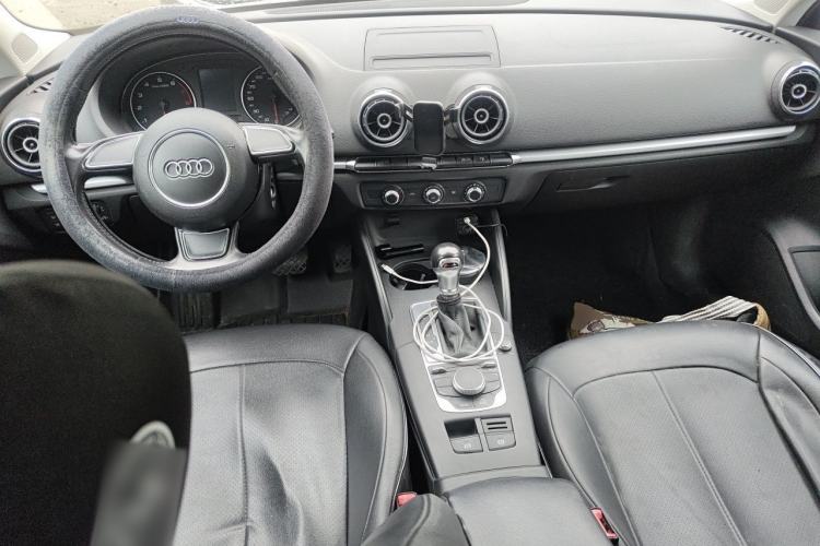 Used Audi A3 2016 Limousine 35 TFSI Ambition Edition Center Console
