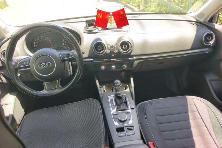 Used Audi A3 2016 Limousine 35 TFSI Prestige Edition Center Console