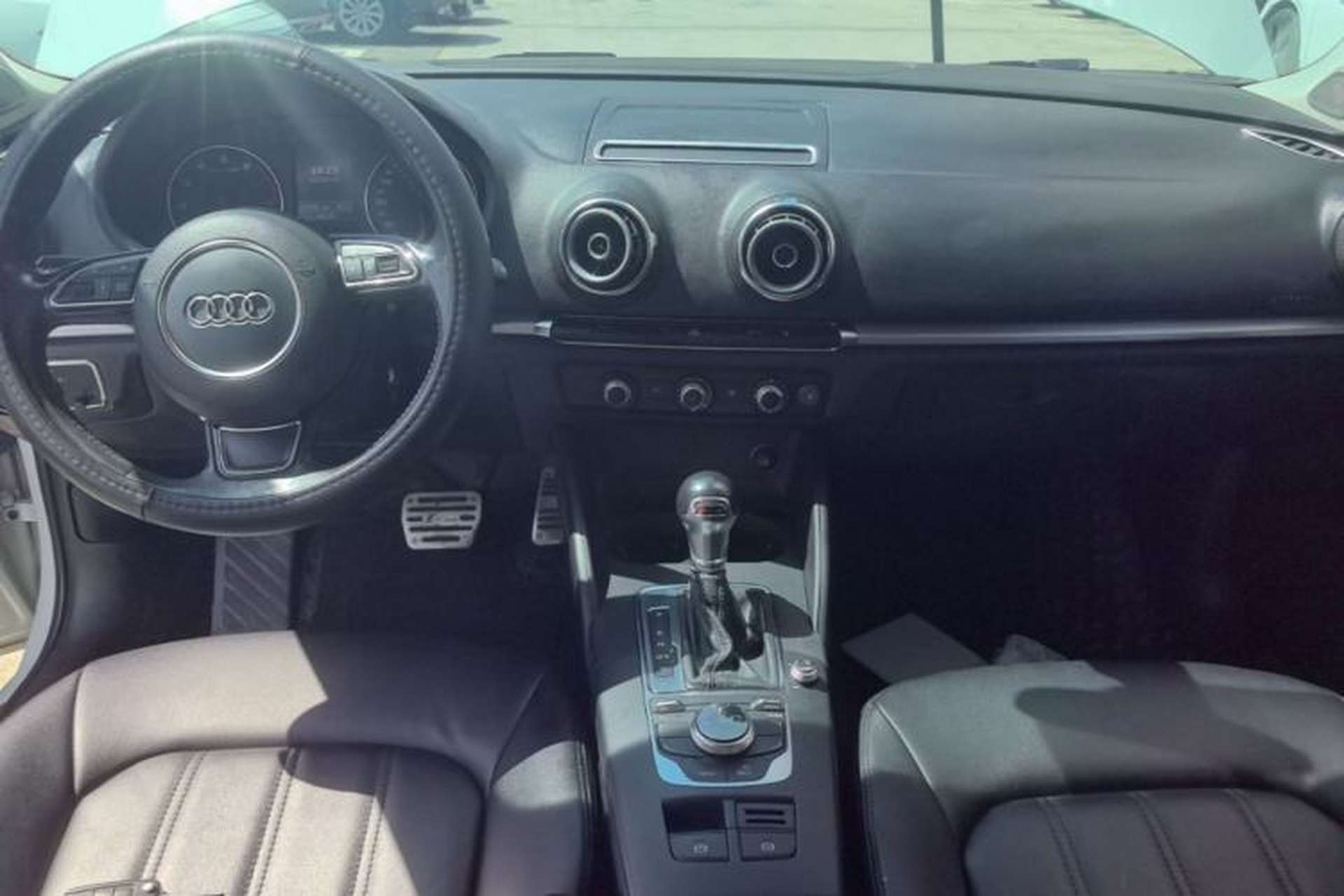 Used Audi A3 2016 Limousine 35 TFSI Prestige Edition Center Console