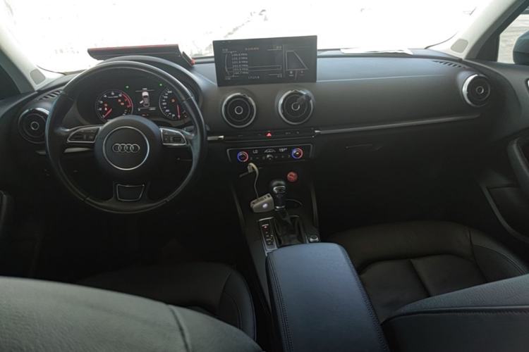 Used Audi A3 2016 Limousine 35 TFSI Style Edition Center Console