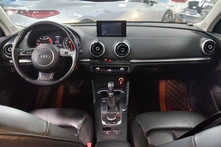 Used Audi A3 2016 Limousine 35 TFSI Style Edition Center Console