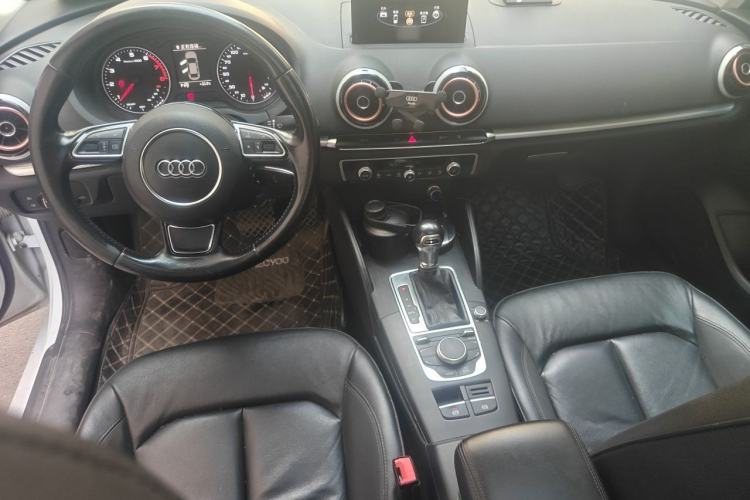 Used Audi A3 2016 Limousine 35 TFSI Style Edition Center Console