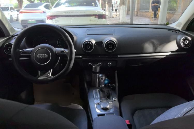 Used Audi A3 2016 Limousine 35 TFSI Ambition Edition Center Console