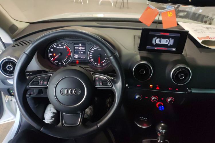 Used Audi A3 2016 Limousine 35 TFSI Prestige Edition Center Console