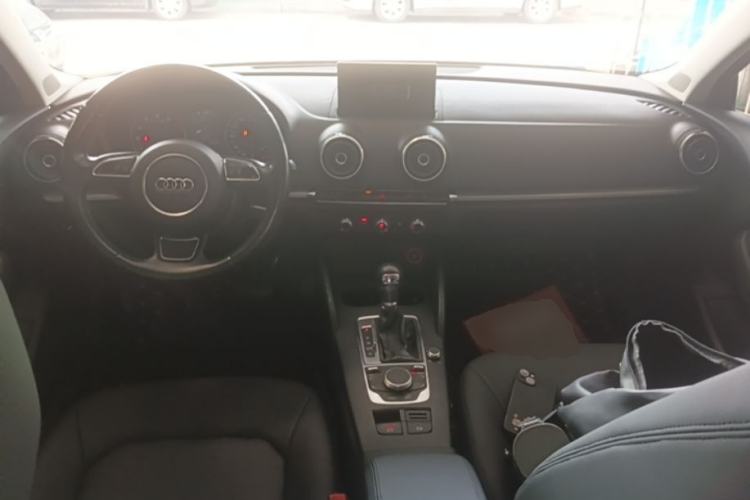 Used Audi A3 2016 Limousine 35 TFSI Prestige Edition Center Console