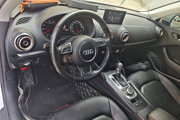 Used Audi A3 2016 Sportback 35 TFSI Ambition Center Console