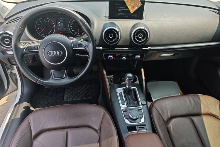 Used Audi A3 2016 Limousine 35 TFSI Style Edition Center Console