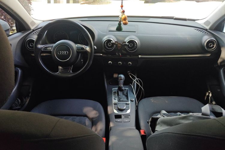 Used Audi A3 2016 Limousine 35 TFSI Prestige Edition Center Console