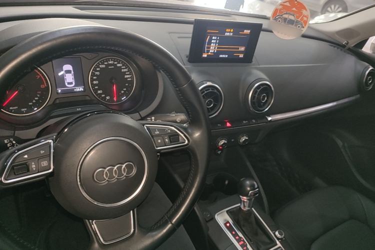 Used Audi A3 2016 Limousine 35 TFSI Prestige Edition Center Console