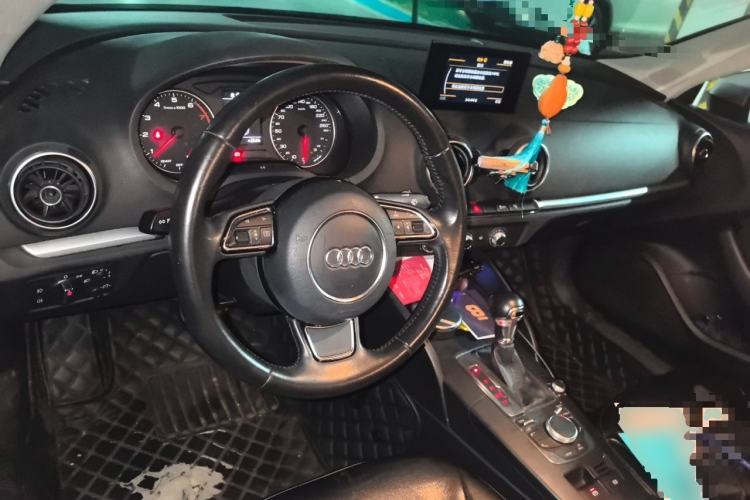 Used Audi A3 2016 Limousine 35 TFSI Ambition Edition Center Console