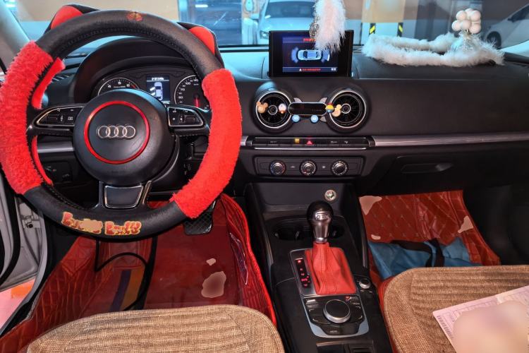 Used Audi A3 2016 Limousine 35 TFSI Prestige Edition Center Console
