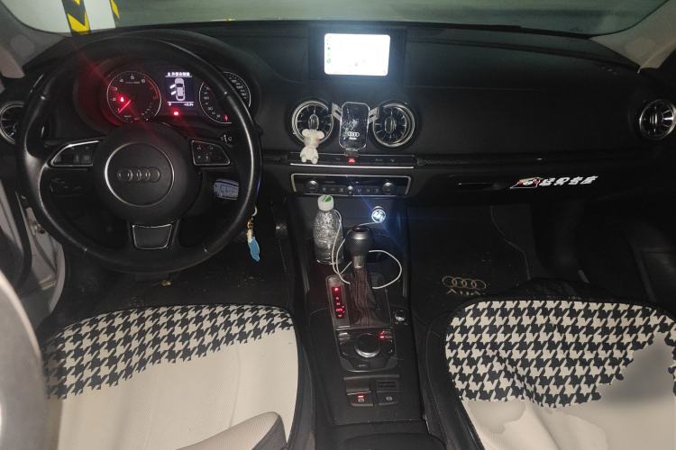Used Audi A3 2016 Limousine 35 TFSI Style Edition Center Console