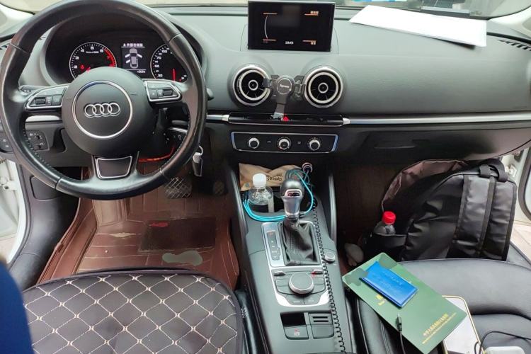 Used Audi A3 2016 Limousine 35 TFSI Ambition Edition Center Console