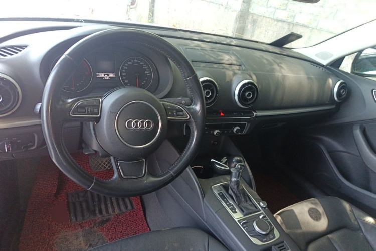 Used Audi A3 2016 Limousine 35 TFSI Style Edition Center Console