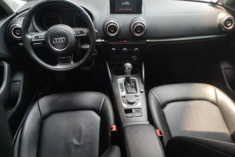 Used Audi A3 2016 Sportback 35 TFSI Ambition Center Console