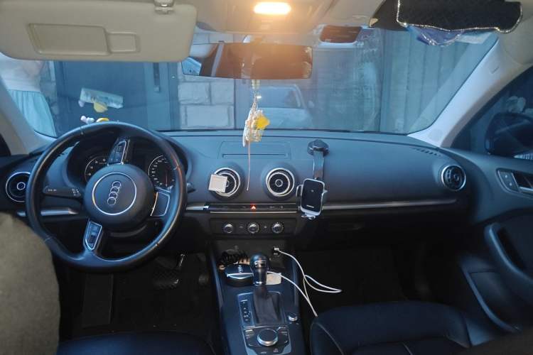 Used Audi A3 2016 Sportback 35 TFSI Ambition Center Console