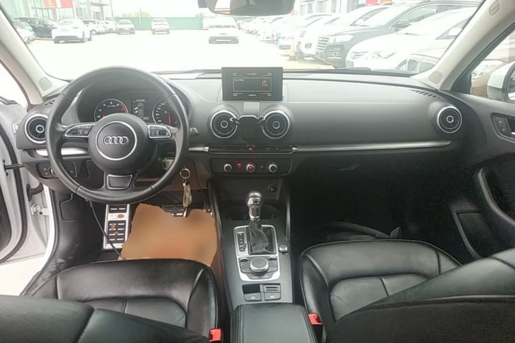 Used Audi A3 2016 Sportback 35 TFSI Ambition Center Console