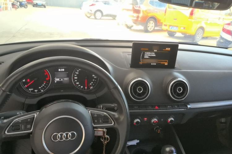 Used Audi A3 2016 Limousine 35 TFSI Prestige Edition Center Console