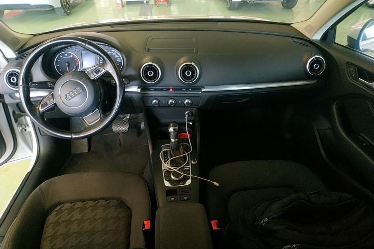 Used Audi A3 2016 Sportback 35 TFSI Ambition Center Console