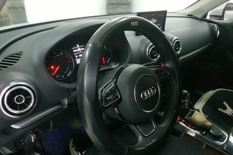 Used Audi A3 2016 Limousine 35 TFSI Prestige Edition Center Console